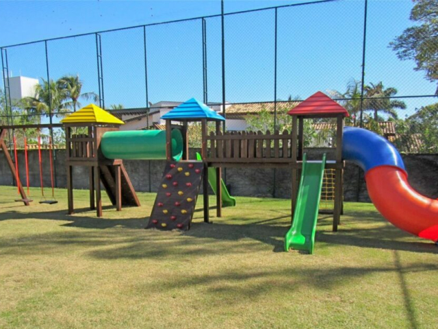 Descubra nossos playgrounds de madeira com design exclusivo, qualidade superior e segurança garantida, perfeitos para transformar qualquer espaço em um ambiente de diversão e desenvolvimento infantil.
