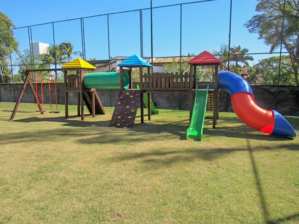 Playground de madeira grande para condomínio
