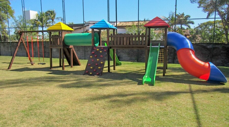 Playground de madeira grande para condomínio